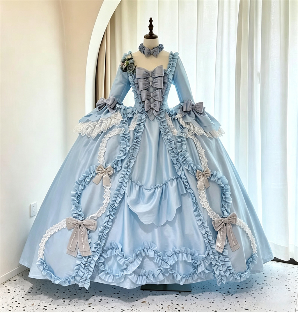 Robe bleue rococo du 18ème siè - Evening Gown avis et prix