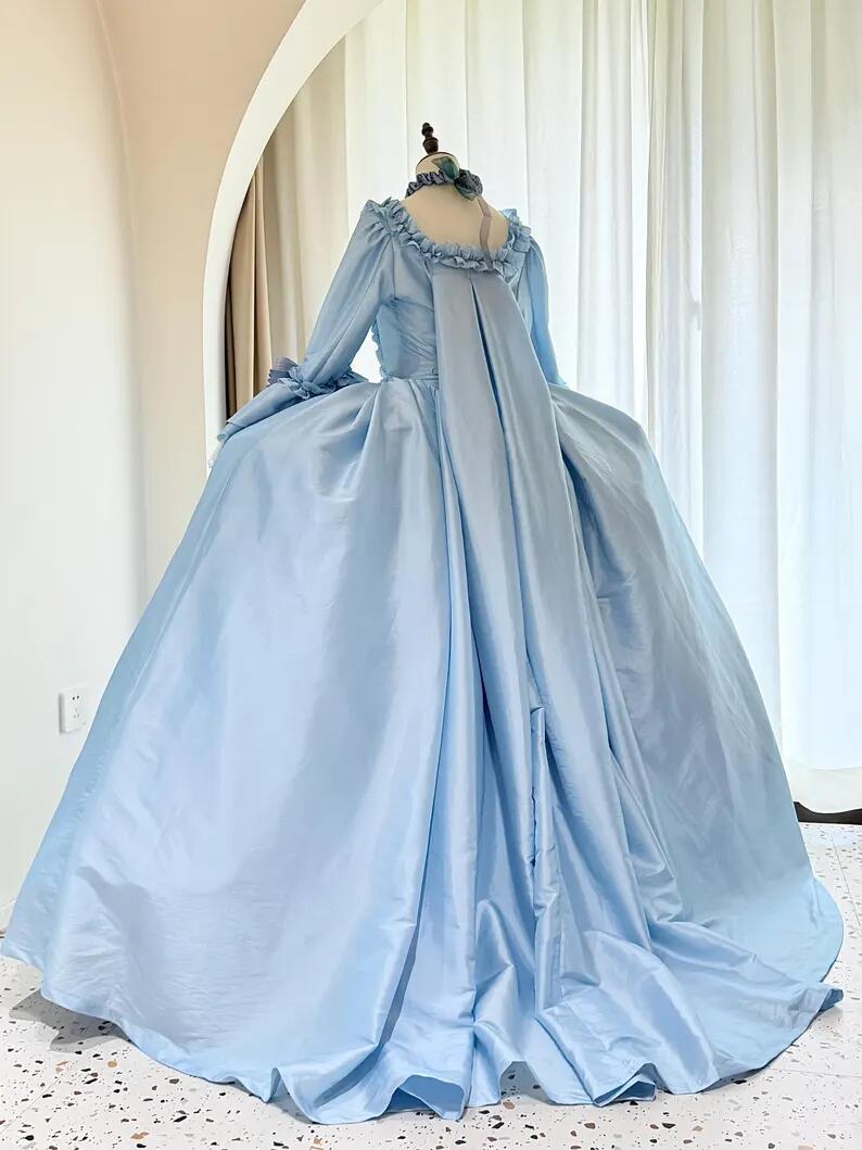 Robe bleue rococo du 18ème siè - Evening Gown avis et prix