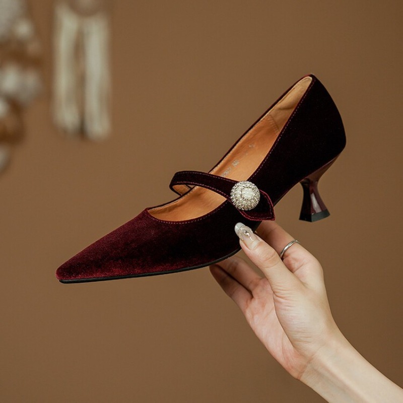 Vin rouge bout pointu Mary Jan - Womens Heels avis et prix